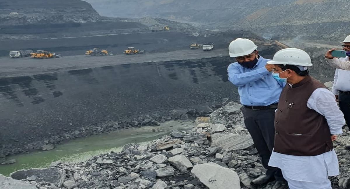 कोल संकट के बीच झारखंड पहुंचे कोयला मंत्री प्रह्लाद जोशी,बोले- 15 अक्टूबर से 2 मिलियन टन कोयले की होगी आपूर्ति