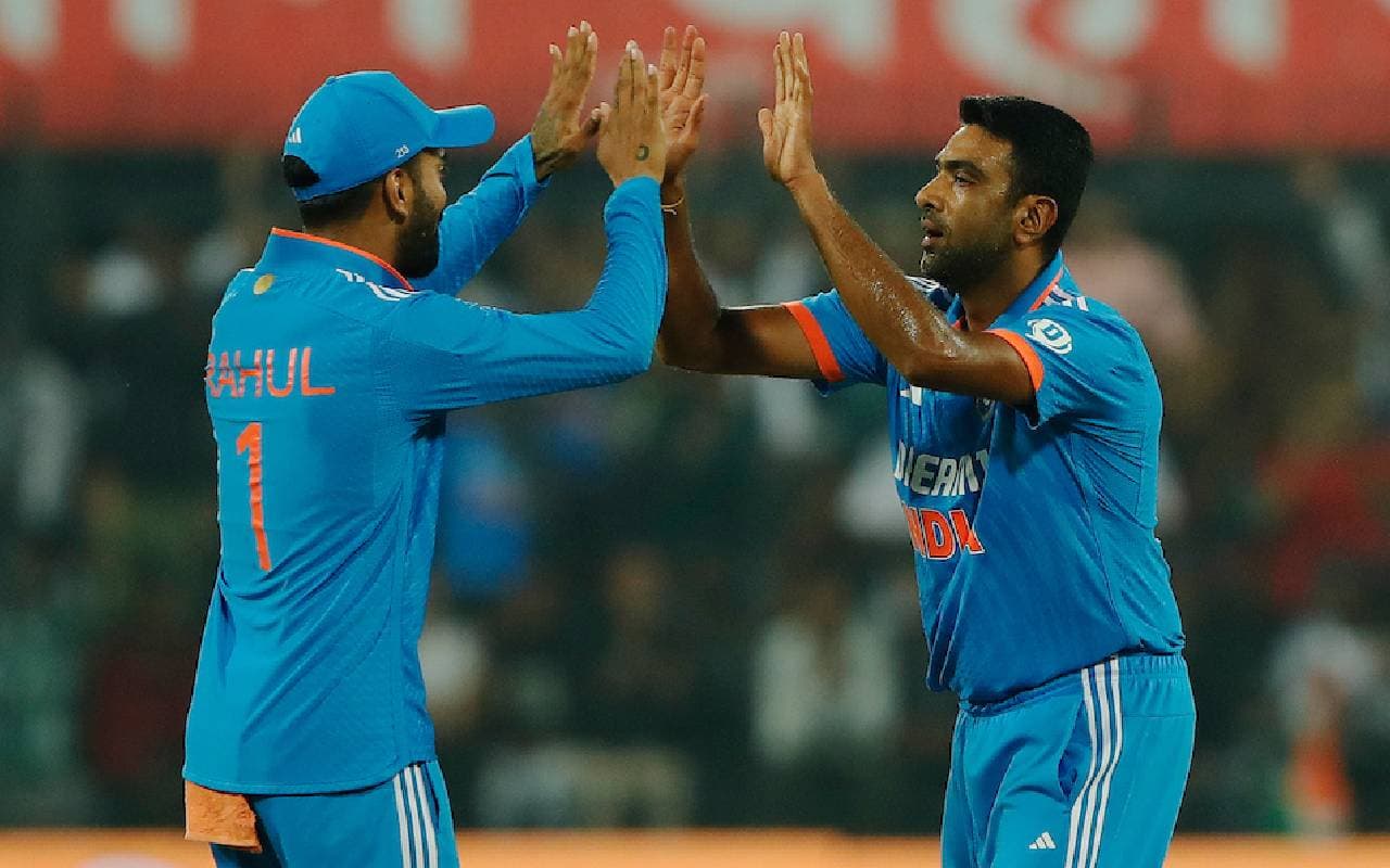 World Cup 2023: रविचंद्रन अश्विन ने भारतीय टीम में बनाई जगह, चोटिल अक्षर पटेल के बदले मिला मौका