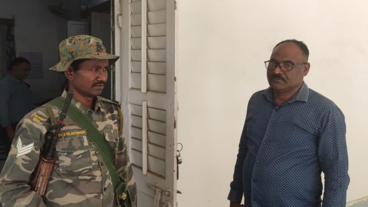 Jharkhand News : घूस लेते पलामू शहर थाना के ASI को ACB ने किया गिरफ्तार, जानें पूरा मामला