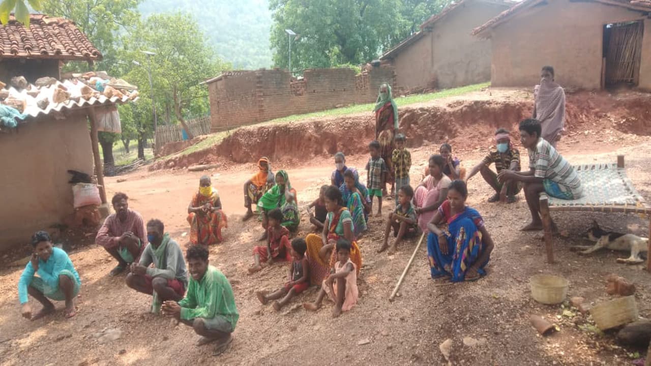 बोकारो के असनापानी गांव में आज तक नहीं पहुंची मूलभूत सुविधा, बिजली और सड़क को तरसते ग्रामीण, नहीं ले रहा कोई सुध