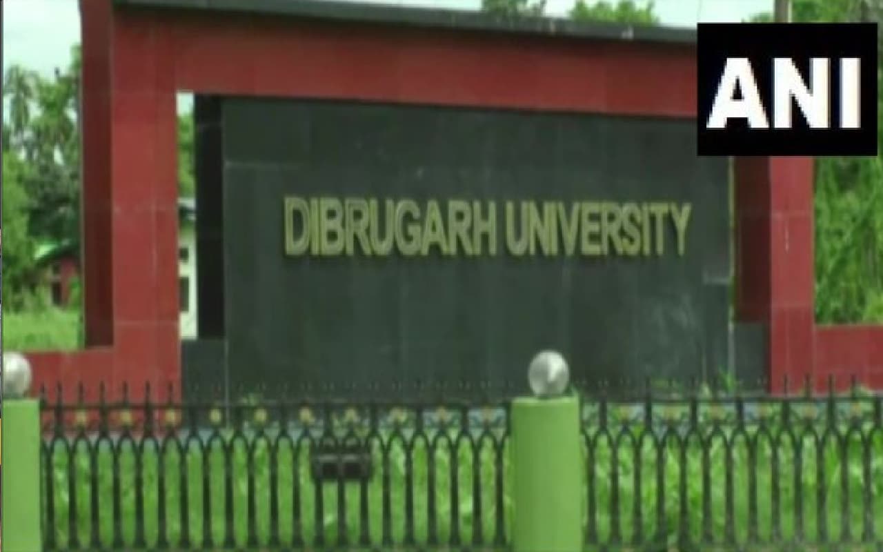 Assam: रैगिंग से बचने के लिए डिब्रूगढ़ विश्वविद्यालय के छात्र ने दूसरी मंजिल से लगायी छलांग, 3 गिरफ्तार