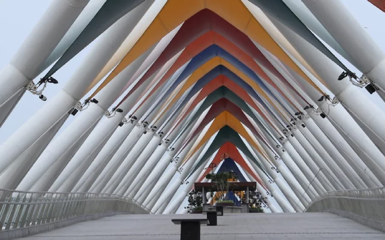 Atal Bridge: तस्वीरों में देखें कैसा दिखता है साबरमती पर बना ‘अटल ब्रिज’ Atal Bridge: तस्वीरों में देखें कैसा दिखता है साबरमती पर बना ‘अटल ब्रिज’