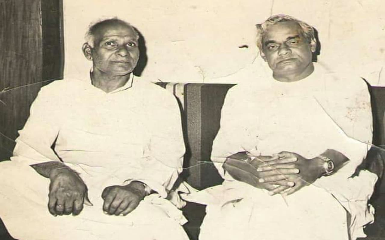 Former PM अटल बिहारी वाजपेयी का गुमला से रहा है नाता, स्वतंत्रता सेनानी गणपत लाल साबू से कई बार मिले Former PM अटल बिहारी वाजपेयी का गुमला से रहा है नाता, स्वतंत्रता सेनानी गणपत लाल साबू से कई बार मिले