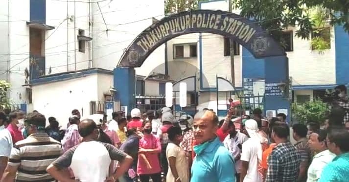 Political Violence in Bengal Chunav 2021: चुनाव से पहले बढ़ रहा तनाव, ठाकुरपुकुर में तृणमूल-भाजपा समर्थक भिड़े Political Violence in Bengal Chunav 2021: चुनाव से पहले बढ़ रहा तनाव, ठाकुरपुकुर में तृणमूल-भाजपा समर्थक भिड़े