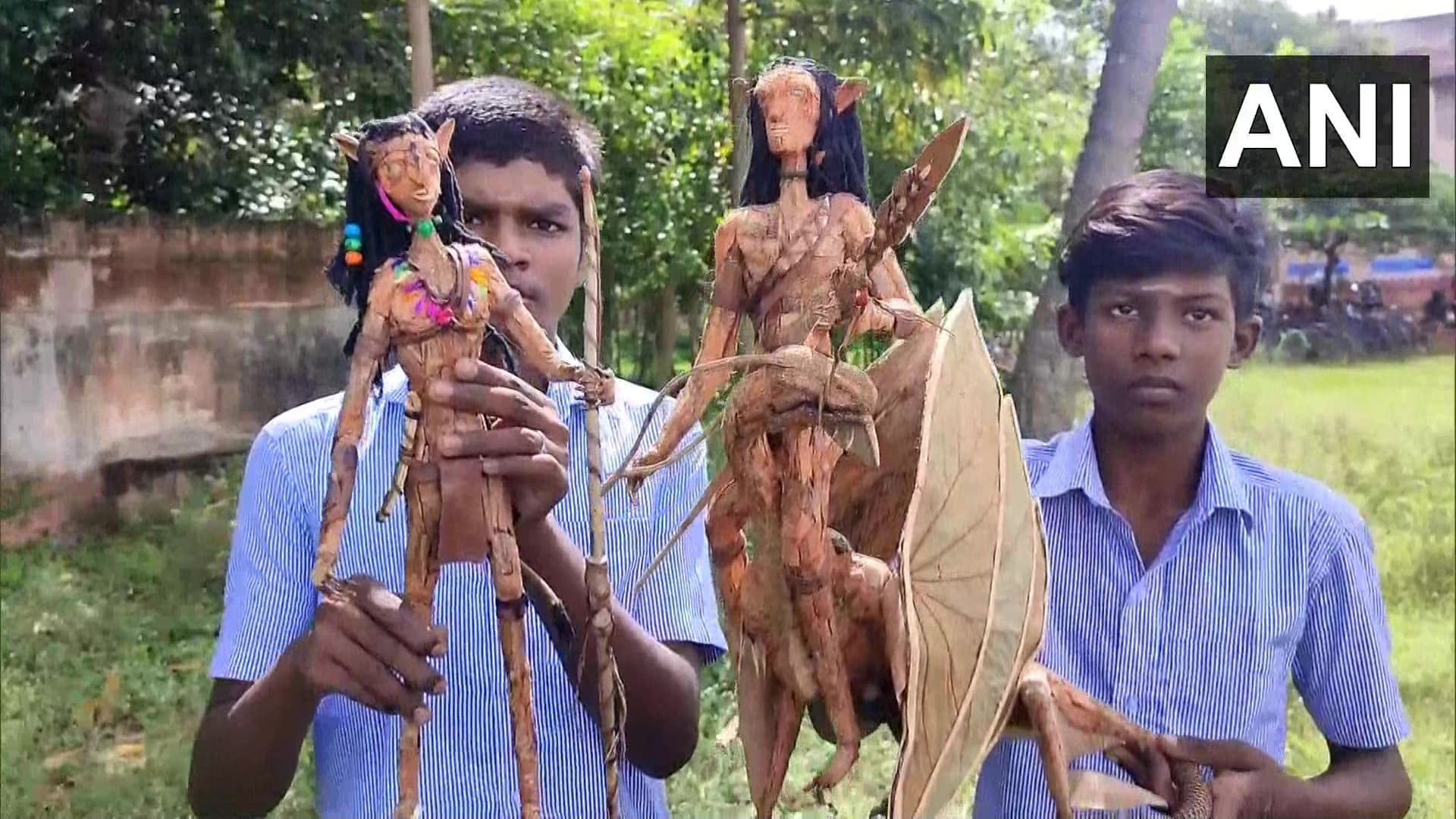 नारियल के छिलकों और पत्तों से तैयार किये फिल्म 'अवतार' के करेक्टर, पुडुचेरी के छात्रों की अद्भुत कलाकारी