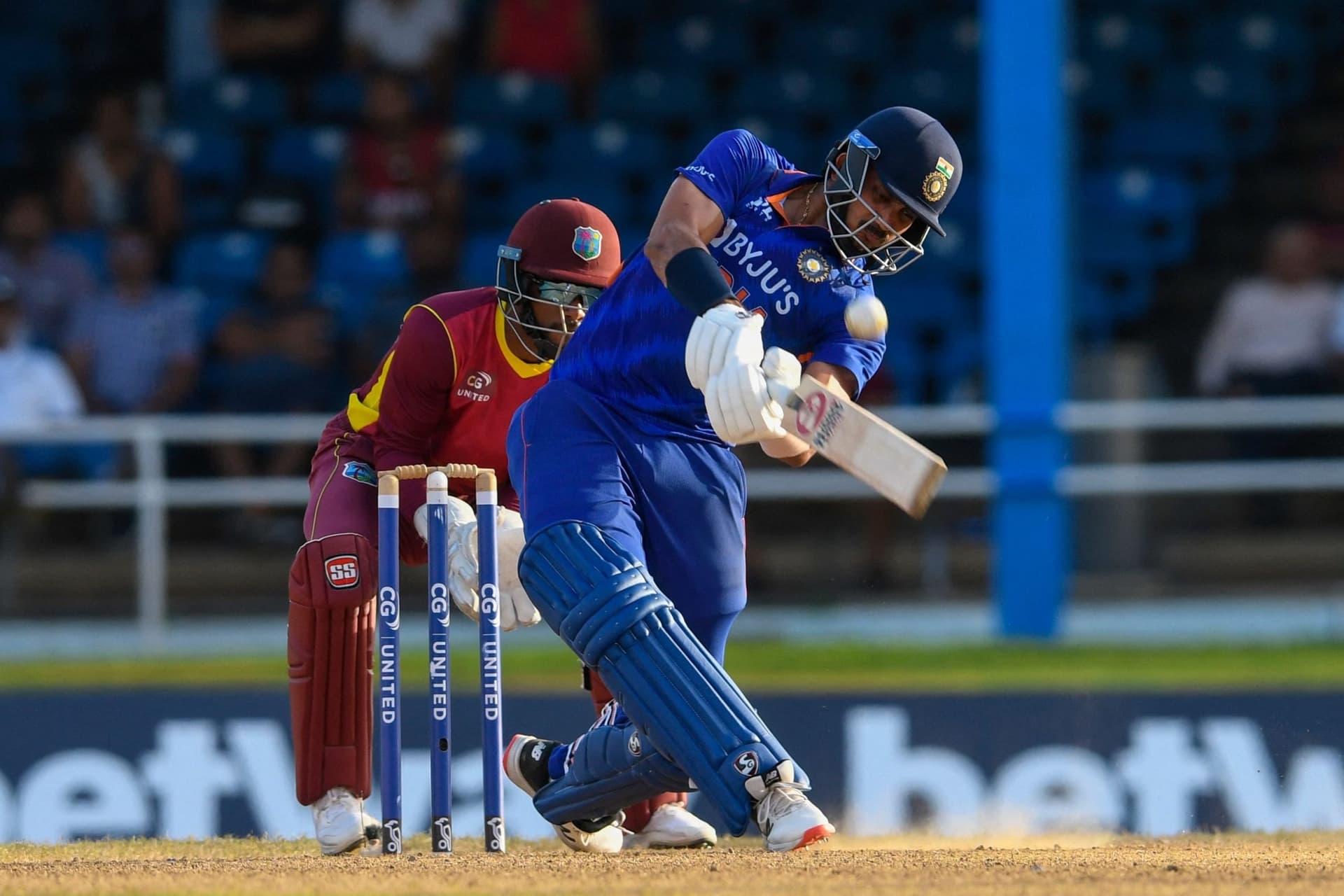 West Indies vs India: MS Dhoni का टूटा 17 साल पुराना रिकॉर्ड, माही के अंदाज में अक्षर पटेल ने दिलायी जीत
