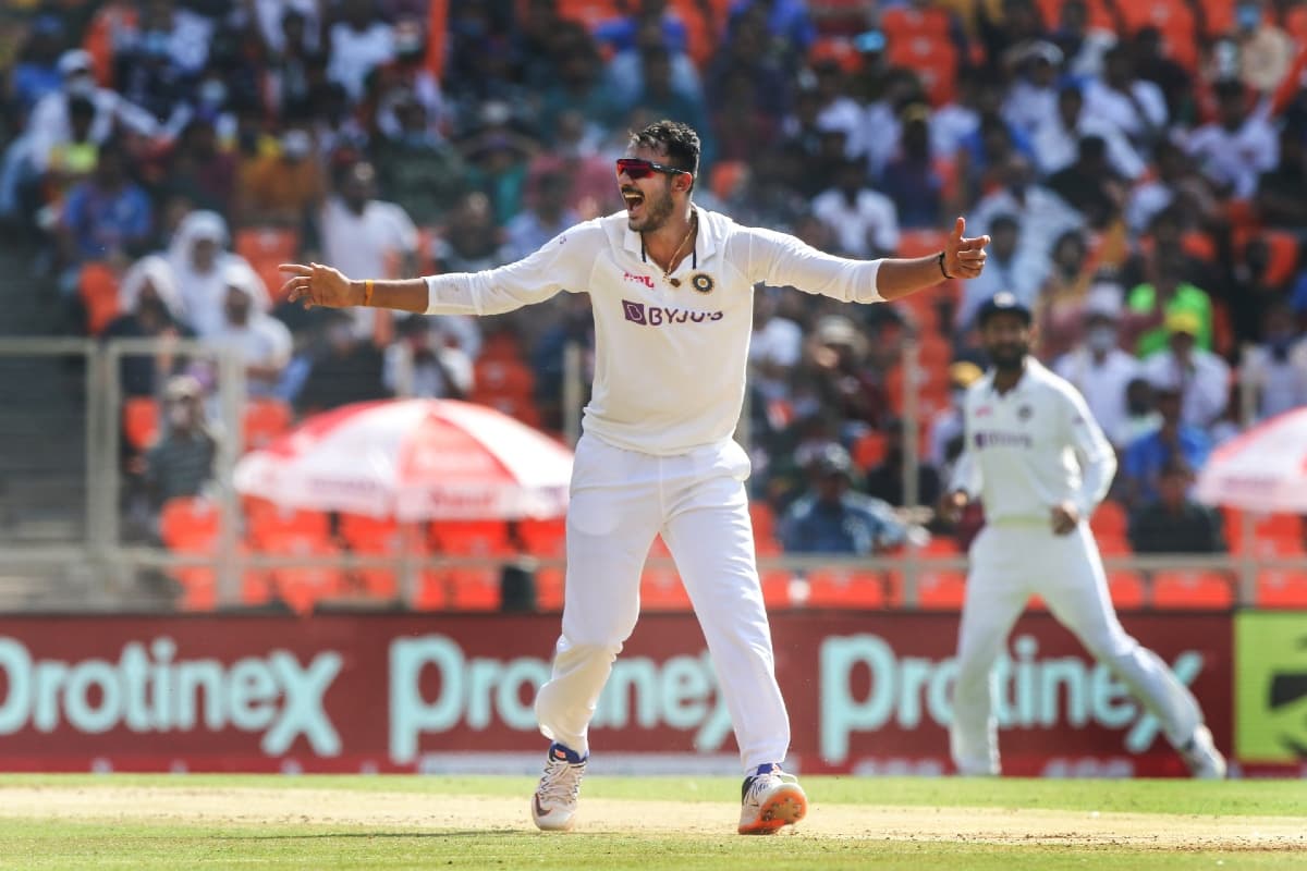 IND vs NZ Test: अक्षर पटेल ने रविचंद्रन अश्विन को दे डाली यह सलाह, तेजी से वायरल हो रहा है VIDEO IND vs NZ Test: अक्षर पटेल ने रविचंद्रन अश्विन को दे डाली यह सलाह, तेजी से वायरल हो रहा है VIDEO