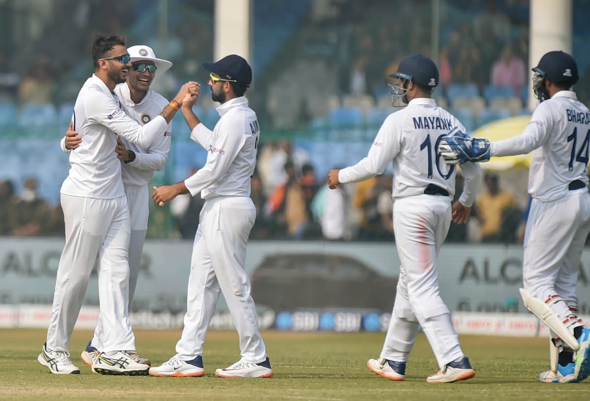 IND vs NZ Test: अक्षर पटेल ने न्यूजीलैंड को दिया बड़ा झटका, 5 विकेट लेकर भारत की करायी वापसी