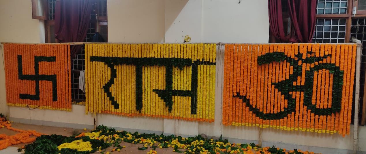 Ayodhya Deepotsav: अयोध्‍या के दीपोत्सव में दिव्य द‍िखेंगे रामलला, फूलों से सजा राम दरबार