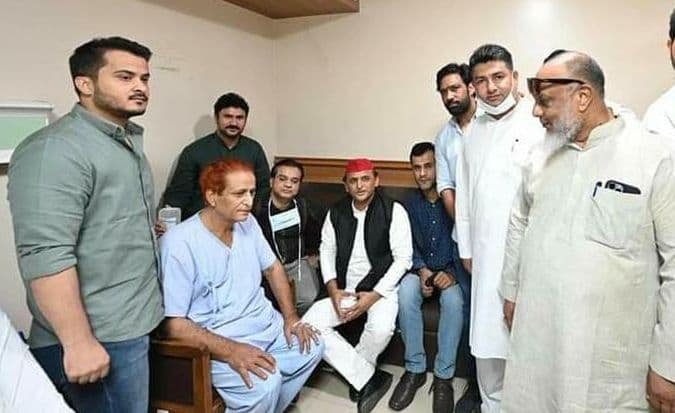 सपा सुप्रीमो अख‍िलेश यादव और आजम खां के बीच हुई मुलाक़ात, क्‍या रामपुर के उपचुनाव पर बन जाएगी बात?