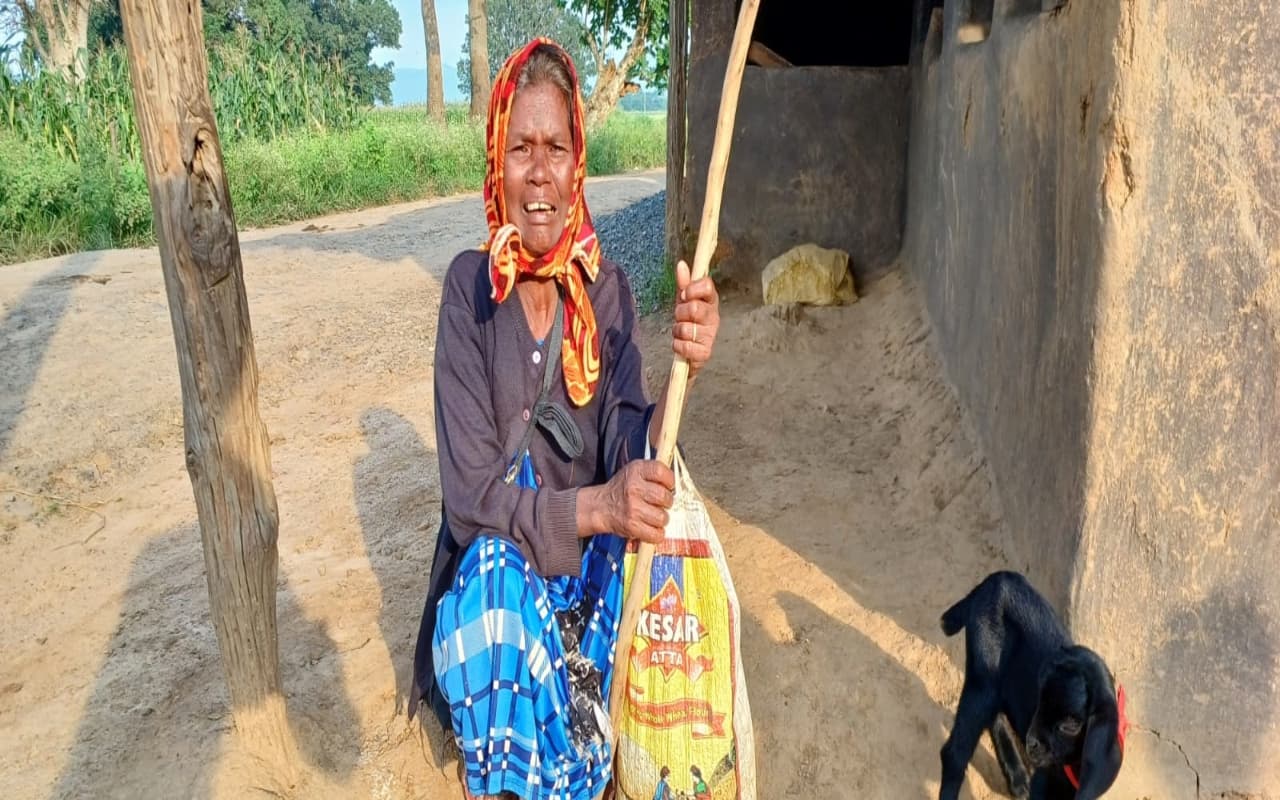 लातेहार : पत्नी का छूटा हाथ तो नदी में बह गया पति, 10 किलोमीटर दूर पुलिस ने किया शव बरामद