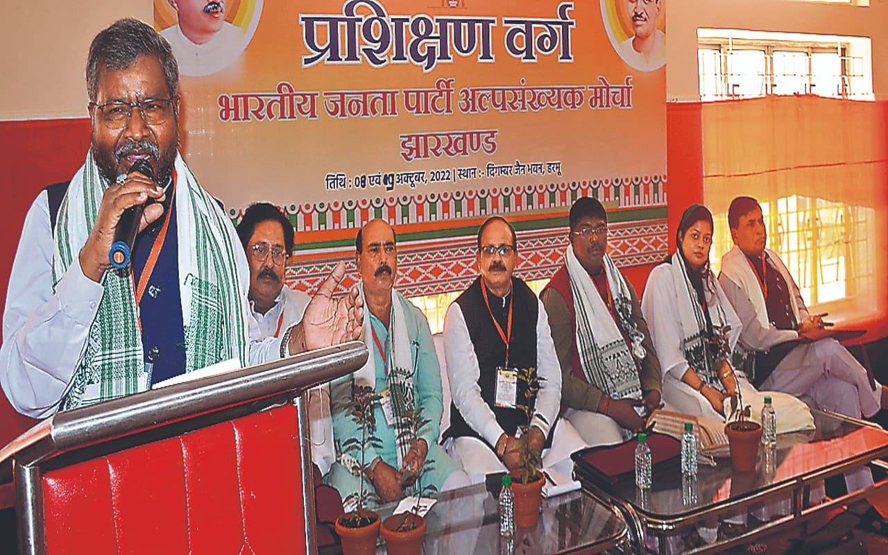 अपराधियों व बिचौलियों से घिरी है राज्य सरकार, अविलंब बर्खास्त करें राज्यपाल : बाबूलाल मरांडी