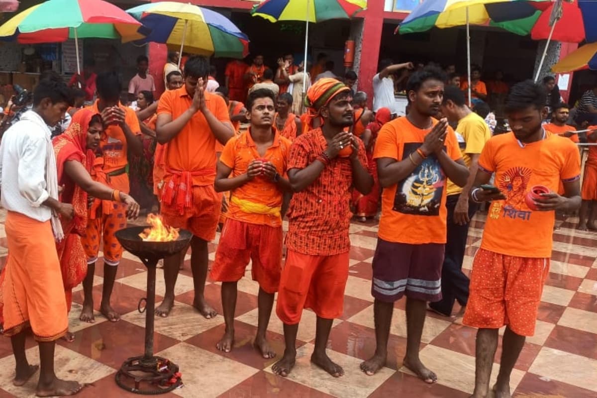 Sawan 2023: हर-हर महादेव के जयकारे से गूंजा फौजदारीनाथ बाबा का दरबार, 36 हजार कांवरियों ने किया जलार्पण