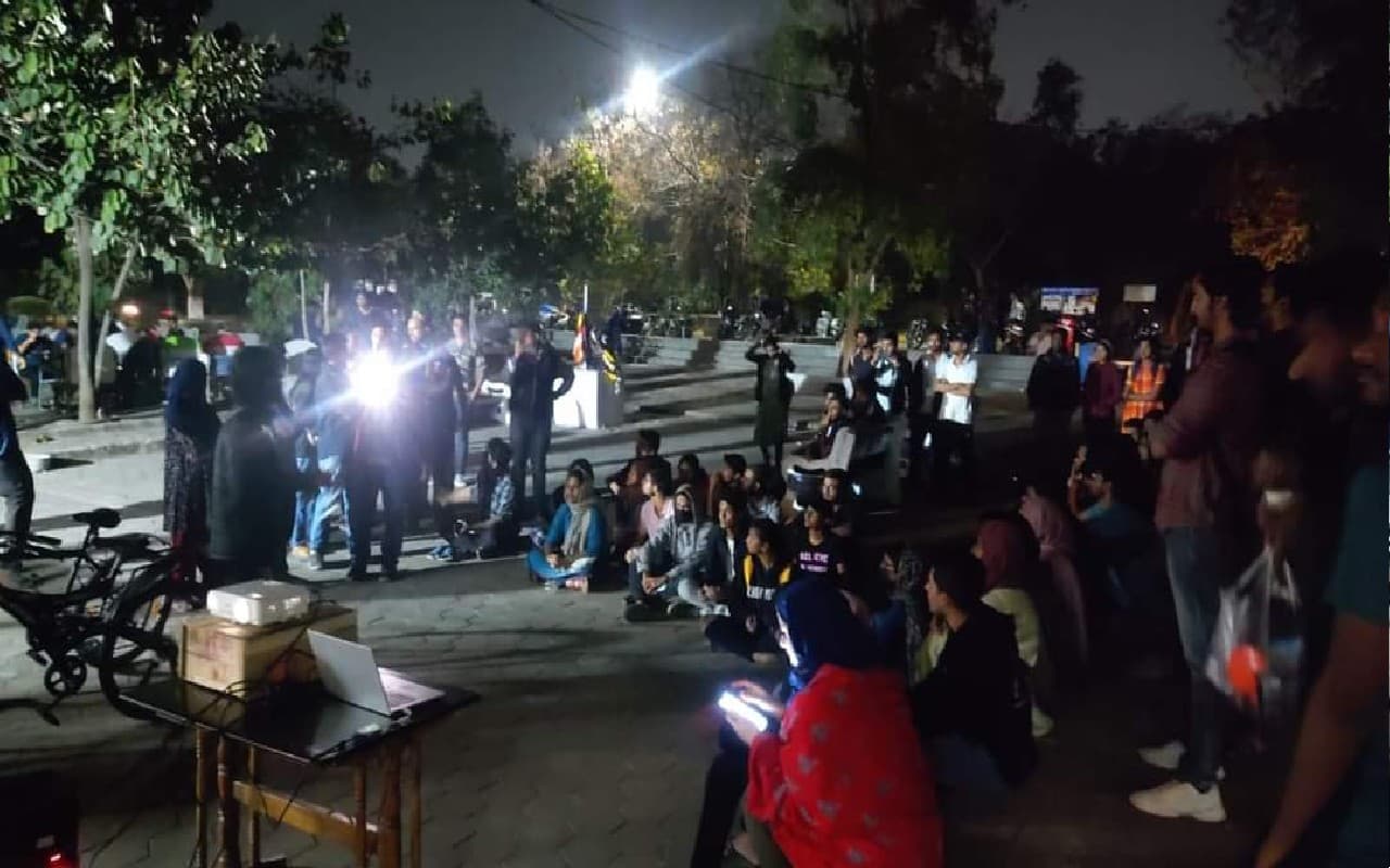 बीबीसी डॉक्यूमेंट्री: SFI ने चलाई बीबीसी डॉक्यूमेंट्री तो जवाब में ABVP ने दिखाई द कश्मीर फाइल्स