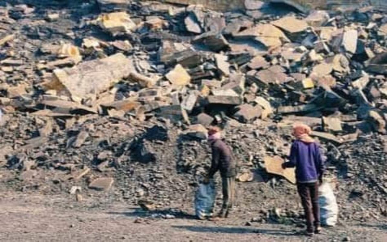 West Bengal News: BCCL के बंद कोयला खदान में अवैध खनन के दौरान धंसान, कई ग्रामीणों के दबने होने की आशंका