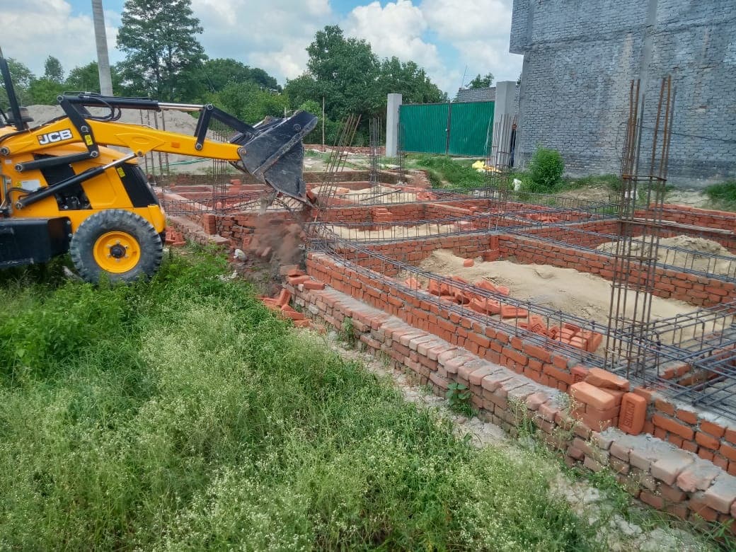 Bareilly News: बीडीए ने रिटायर्ड कर्नल की अवैध कॉलोनी पर चलाया बुलडोजर, प्लॉट खरीदने वालों में हड़कंप