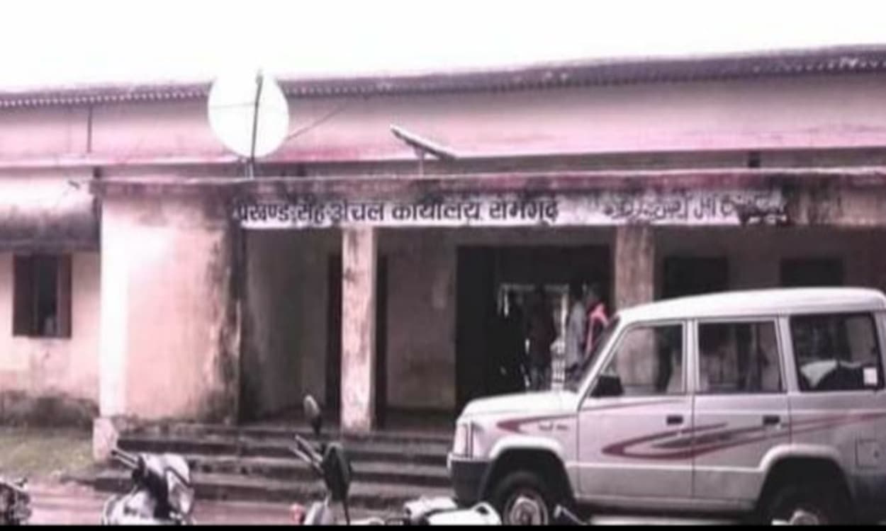 Jharkhand Crime News : रामगढ़ ब्लॉक ऑफिस के खाते में सेंधमारी, फर्जी चेक से 78 लाख से अधिक की हुई निकासी