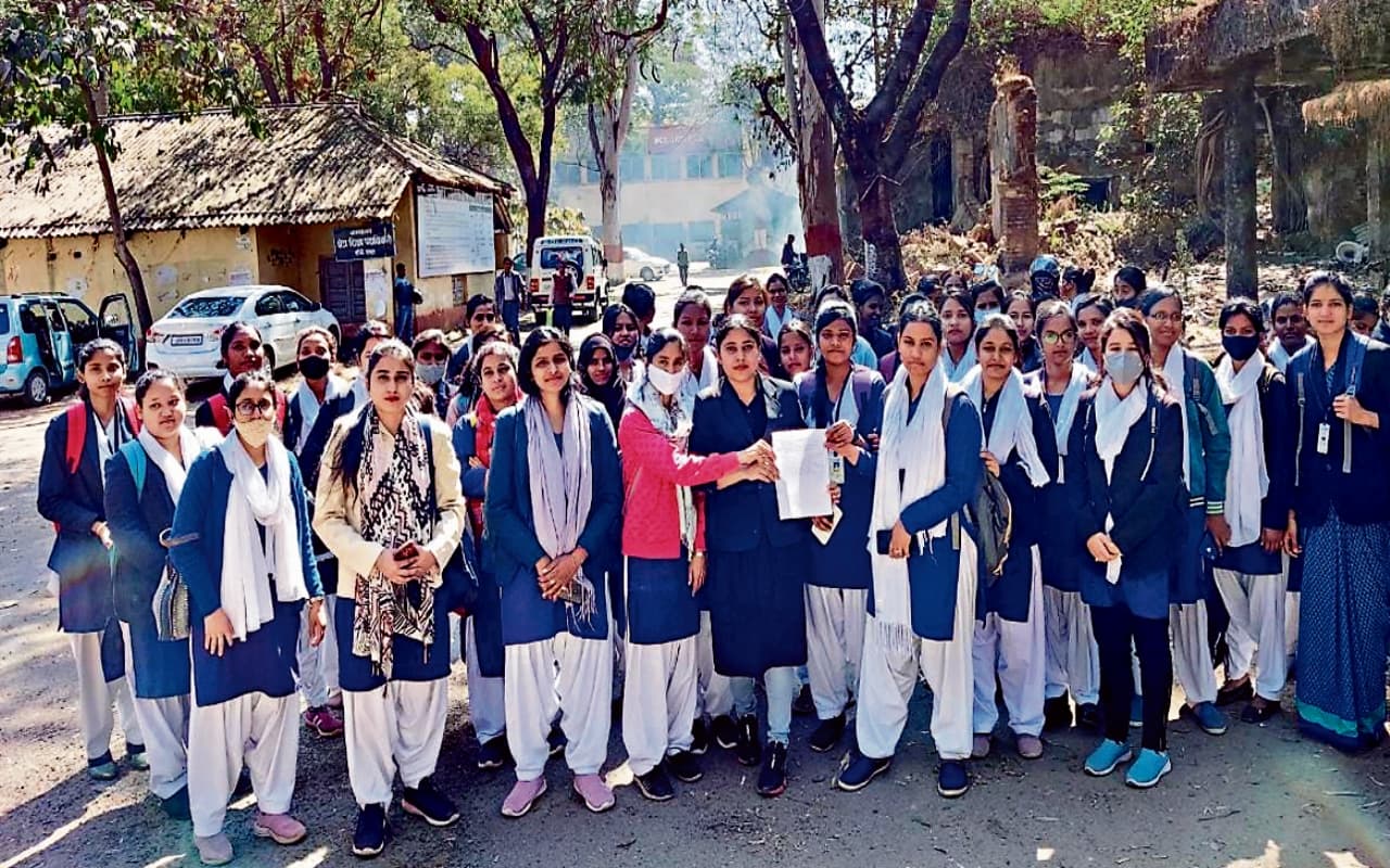 झारखंड में B.Ed छात्राओं को दोबारा लेनी होगी ग्रामीण स्कूलों में ट्रेनिंग, जानिए क्या है मामला