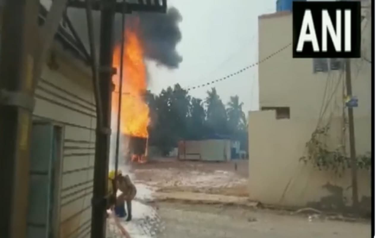 पश्चिम बंगाल: हावड़ा के डोमजूर में केमिकल फैक्ट्री में लगी आग, काबू पाने में जुटे दमकलकर्मी