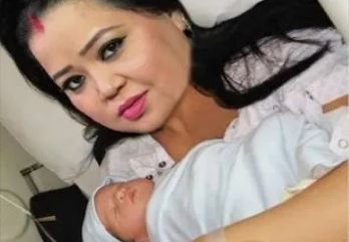 भारती सिंह ने दिखाई बेटे की पहली झलक! गोद में नन्हें शहजादे से लाड़ लगाती दिखी कॉमेडियन, PHOTOS VIRAL