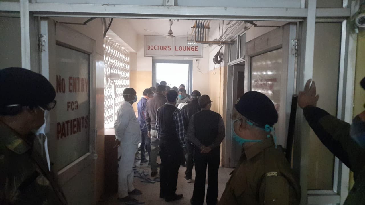 Varanasi News: BHU के सर सुंदरलाल अस्पताल की OT शॉर्ट सर्किट से लगी आग, मरीजों को ऐसे निकाला सुरक्षित