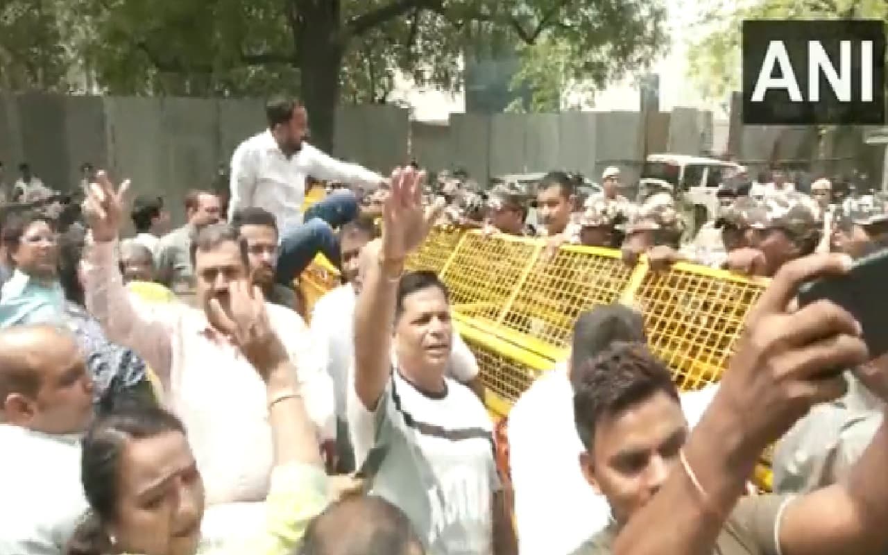 अरविंद केजरीवाल के बंगले पर BJP का बवाल, सीएम आवास के बाद विरोध प्रदर्शन, जानें क्या है मामला