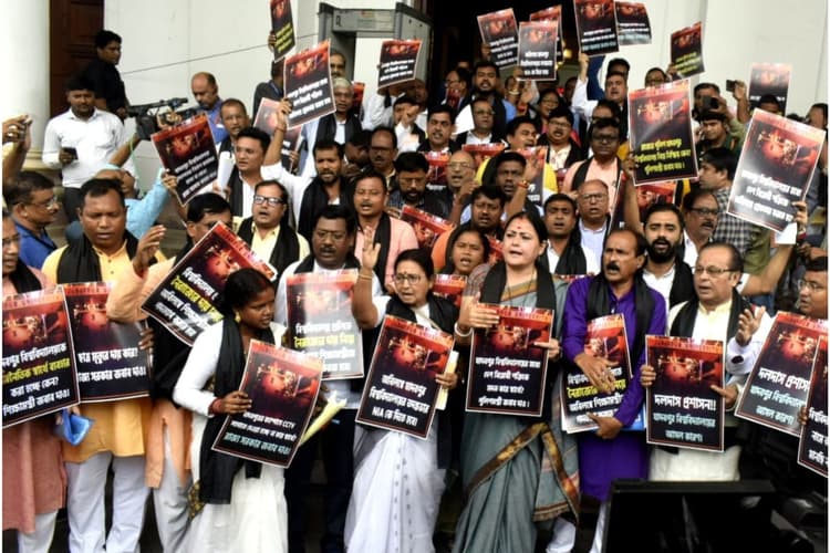 भाजपा ने विधानसभा से किया वाॅकआउट, शुभेंदु अधिकारी ने की जेयू मामले में एनआईए जांच की मांग