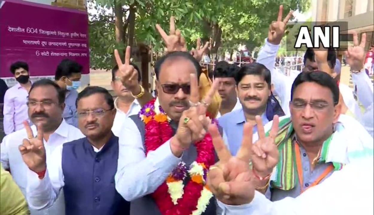 महाराष्ट्र के एमएलसी चुनाव में महाविकास अघाड़ी को लगा झटका, नागपुर और अकोला में भाजपा ने जीत का परचम लहराया