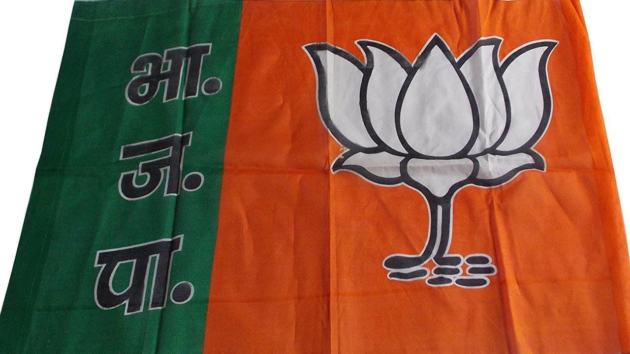 UP MLC Election Result 2022: BJP की प्रचंड जीत पर लगा दाग, PM मोदी के गढ़ समेत इन सीटों पर मुरझाया कमल