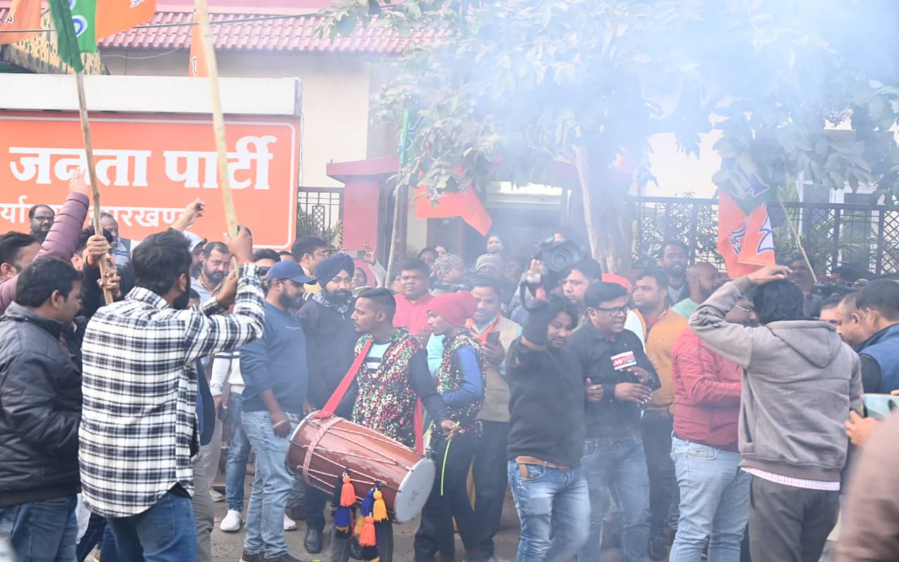 Gujarat Election Result: झारखंड BJP में जश्न का माहौल, पूर्व CM रघुवर बोले- पार्टी ने फिर रचा इतिहास