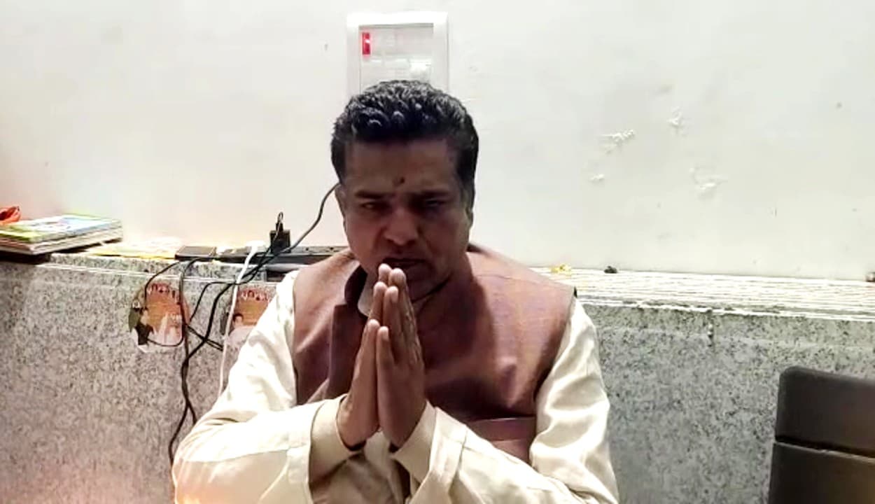 उत्तराखंड चुनाव: मतदान के बाद भाजपा के विधायक पार्टी अध्यक्ष पर लगा रहे साजिश का आरोप, वीडियो वायरल उत्तराखंड चुनाव: मतदान के बाद भाजपा के विधायक पार्टी अध्यक्ष पर लगा रहे साजिश का आरोप, वीडियो वायरल