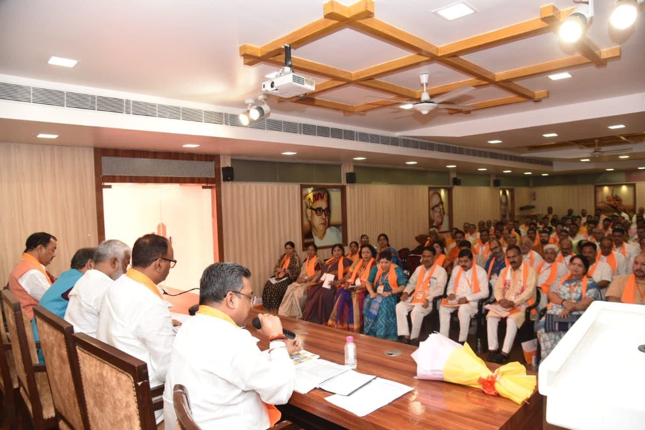 ‍BJP संसदीय दल की बैठक में बोले PM Modi, वंशवाद की राजनीति खतरनाक, फिल्म 'द कश्मीर फाइल्स' पर कही ये बात