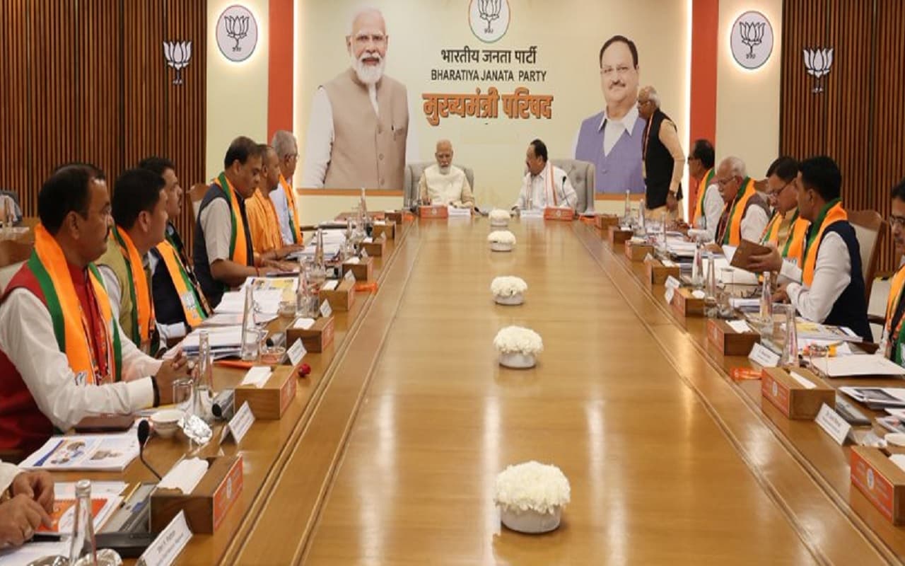 BJP Meeting: पीएम मोदी के आवास पर देर रात हुई बड़ी बैठक, संगठन और सरकार में फेरबदल के संकेत