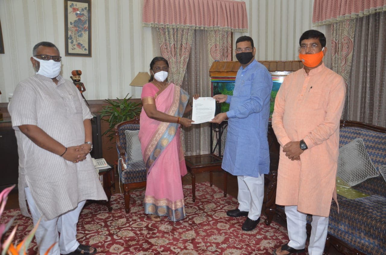 बाबूलाल मरांडी को नेता प्रतिपक्ष बनवाने के लिए राजभवन पहुंची भाजपा, दीपक प्रकाश बोले : लोकतंत्र की हत्या कर रहे हेमंत सोरेन