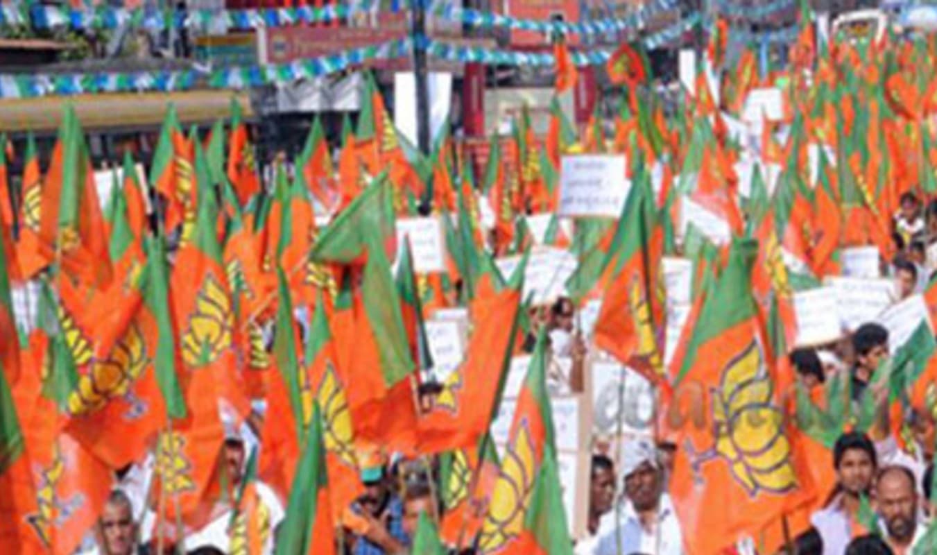 UP Panchayat Chunav : पंचायत चुनाव के पहले ओवैसी और राजभर पर हमलावर हुए भाजपा नेता, कह दी ये बात
