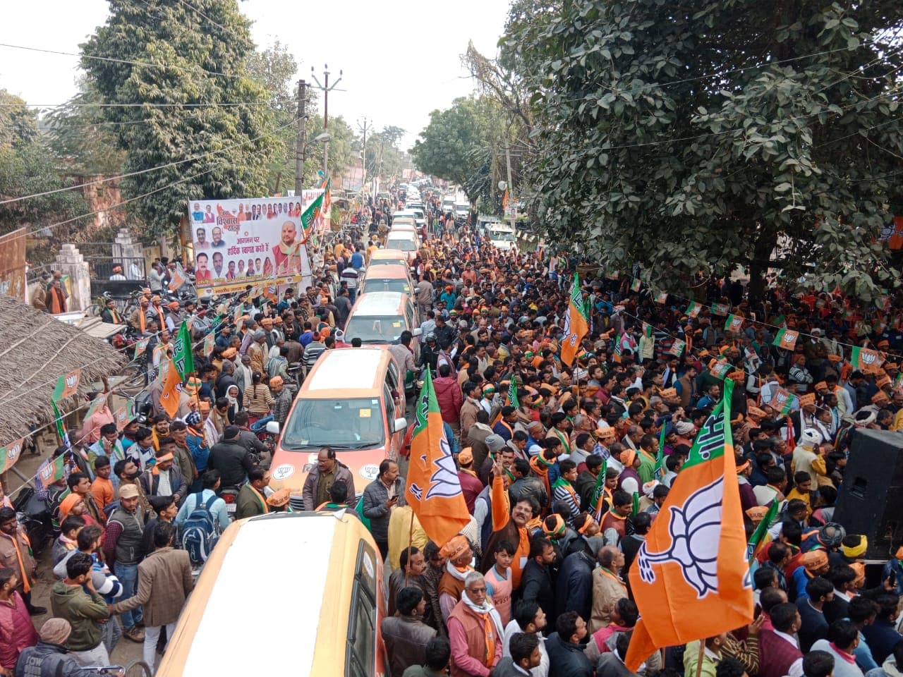 UP Election 2022: विंध्यवासिनी धाम में 146KM लंबी सड़क की सौगात, CM योगी बोले- पहले की सरकार थी संकुचित सोच की