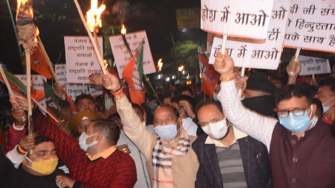 BJP के जनाक्रोश रैली निकालने पर पूर्व CM रघुवर दास और सांसद विद्युत वरण महतो समेत 200 कार्यकर्ताओं पर FIR