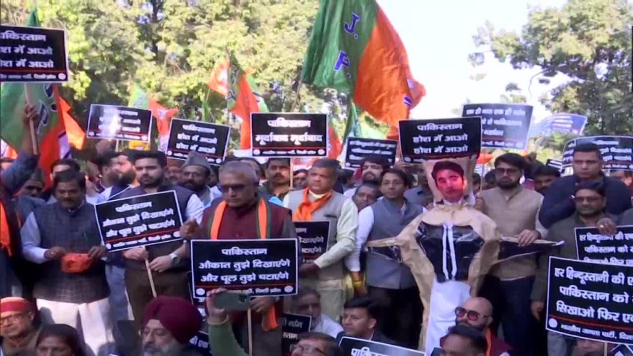 पाकिस्तानी विदेश मंत्री बिलावल भुट्टो के बयान पर भारत में बवाल, पीएम मोदी के खिलाफ की अभद्र टिप्पणी