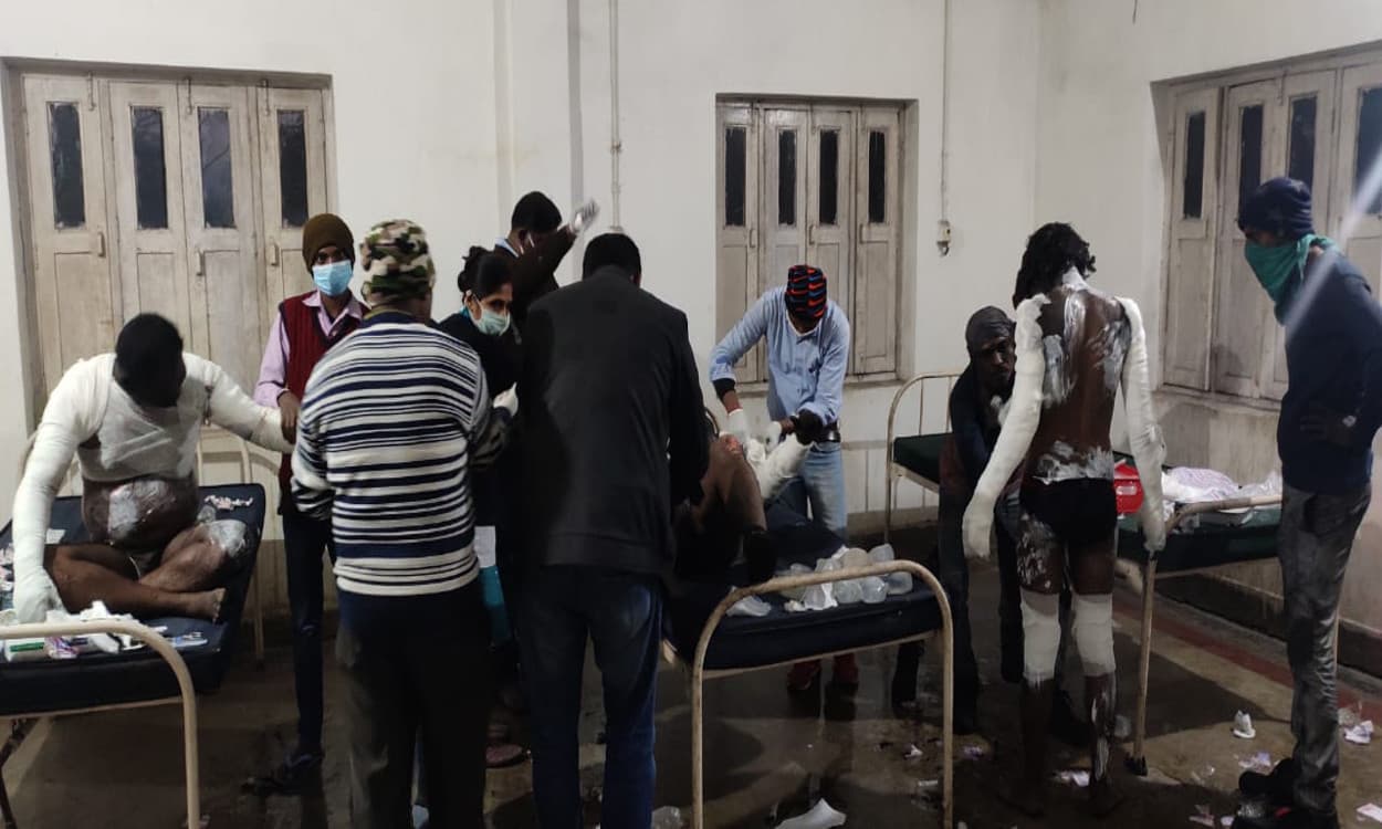 गोला के BML कंपनी के कीलन में हुआ विस्फोट, एक दर्जन से अधिक इंजीनियर झुलसे, रांची रेफर