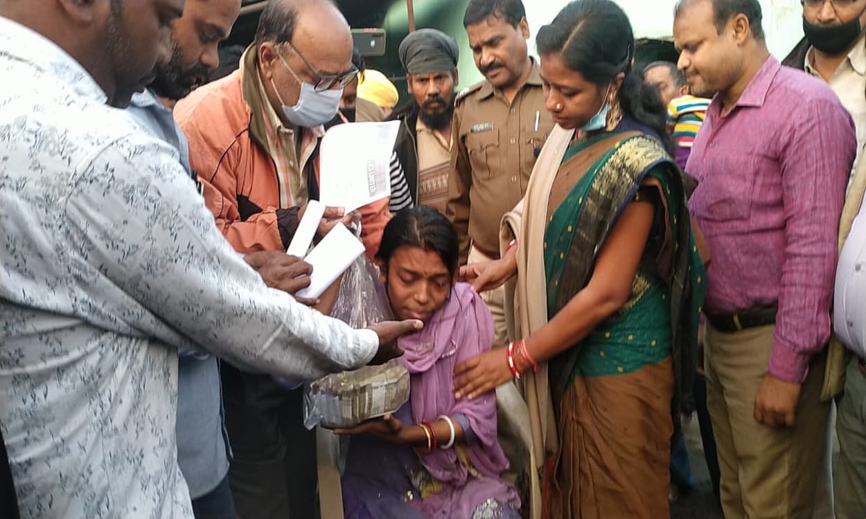 गोला के BML कंपनी के कीलन विस्फोट मामले में धर्मेंद्र का 22 घंटे बाद उठा शव, 7 लाख मुआवजा देने पर बनी सहमति