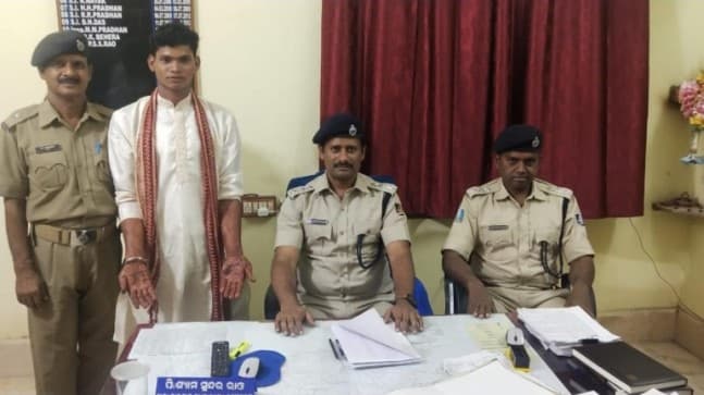 COVID-19 : ओडिशा में लॉकडाउन के बीच चल रही थी शादी की दावत, दो दूल्हे गिरफ्तार