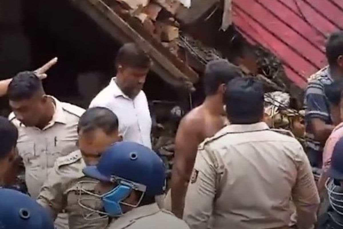 Photos : दत्तपुकुर विस्फाेट मामले में घटनास्थल   पर पहुंची एनआईए की टीम