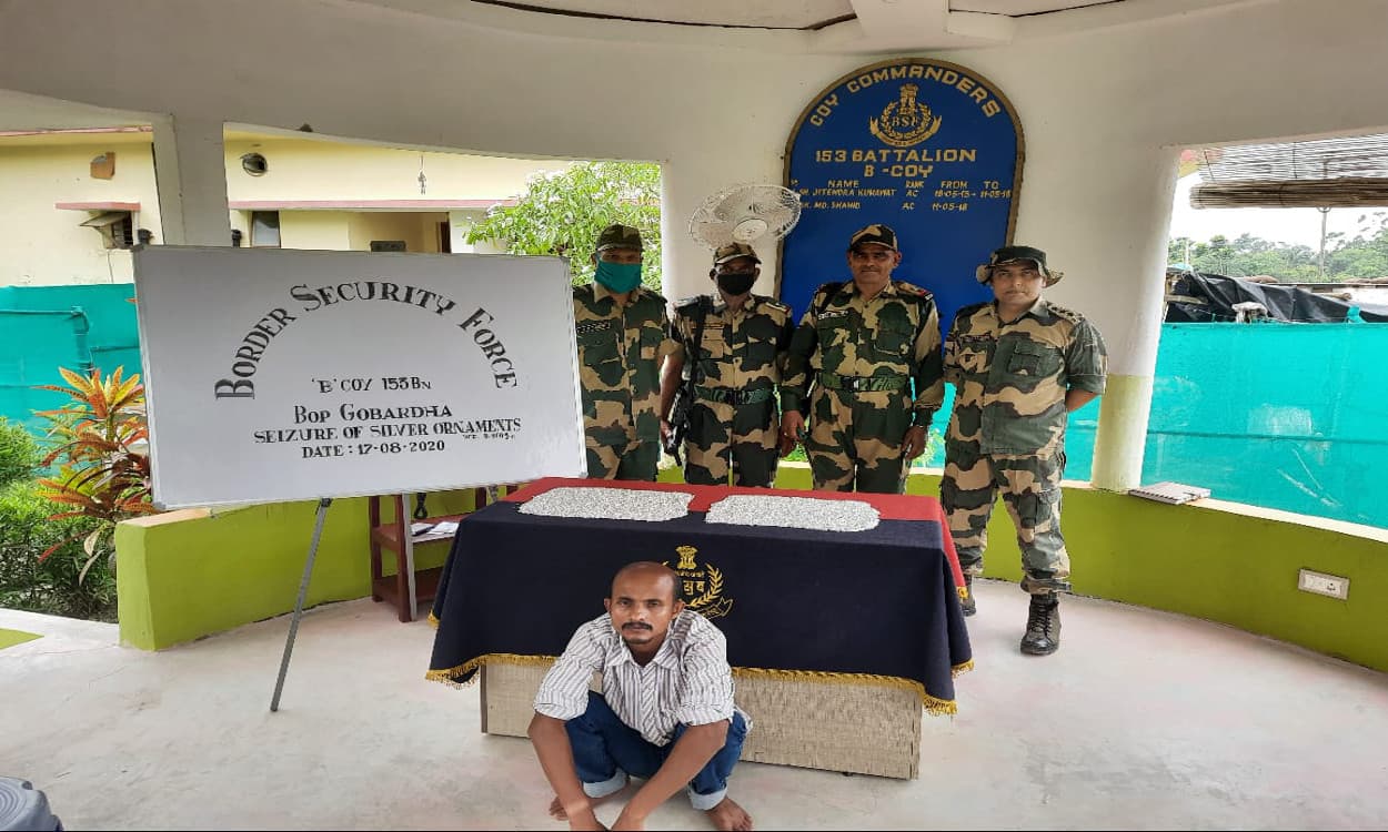 लॉकडाउन में छूटी नौकरी तो बना तस्कर, करीब 10 किलो चांदी के गहनों के साथ हुआ गिरफ्तार