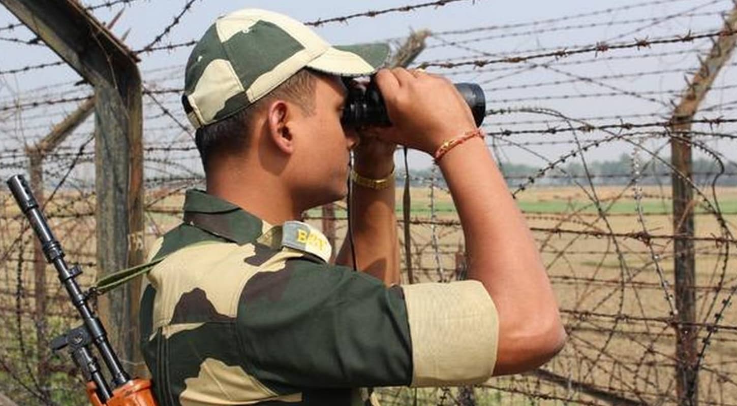 भारत-बांग्लादेश सीमा पर मुठभेड़, बीएसएफ जवानों की कार्रवाई में बांग्लादेशी तस्कर ढेर, एक जवान घायल