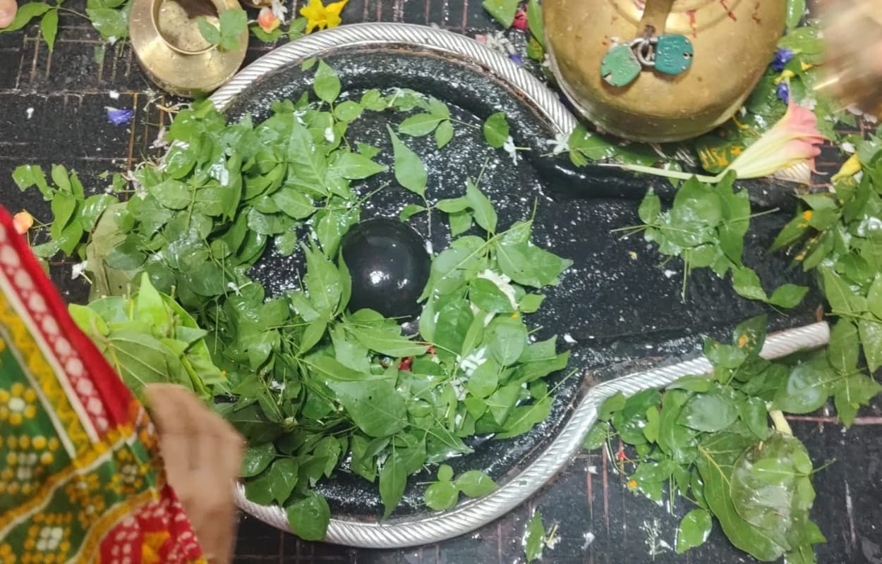 बिहार: अधिक मास की अंतिम सोमवारी आज, मंदिरों में जलाभिषेक करने उमड़ी भक्तों की भीड़