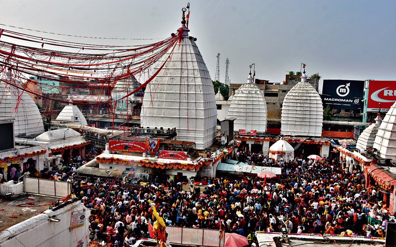 नये साल में बाबा मंदिर में डेढ़ लाख श्रद्धालुओं ने किया जलार्पण, शीघ्रदर्शनम कूपन से लाखों की आमदनी