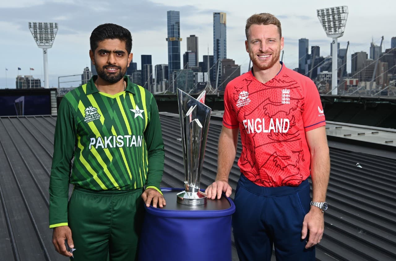 T20 World Cup: फाइनल मुकाबले से पहले एक-दूसरे से मिले पाकिस्तान और इंग्लैंड के खिलाड़ी, देखें VIDEO
