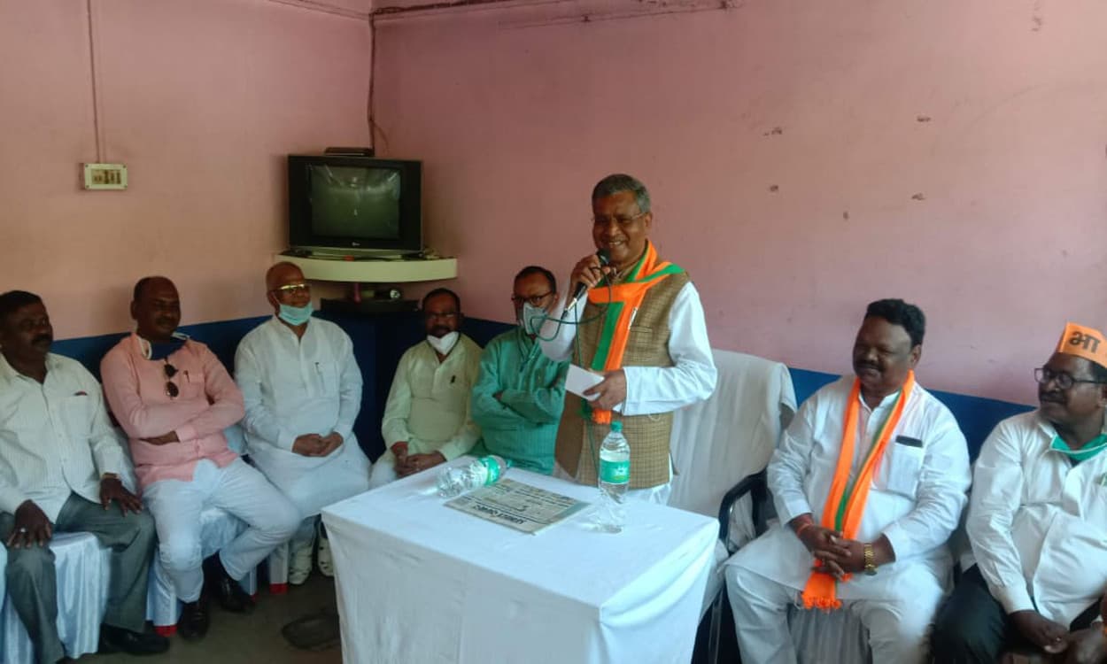 चंद्रपुरा के चुनावी दौरे में बाबूलाल मरांडी ने कहा- कांग्रेस को वोट मांगने का नहीं है अधिकार