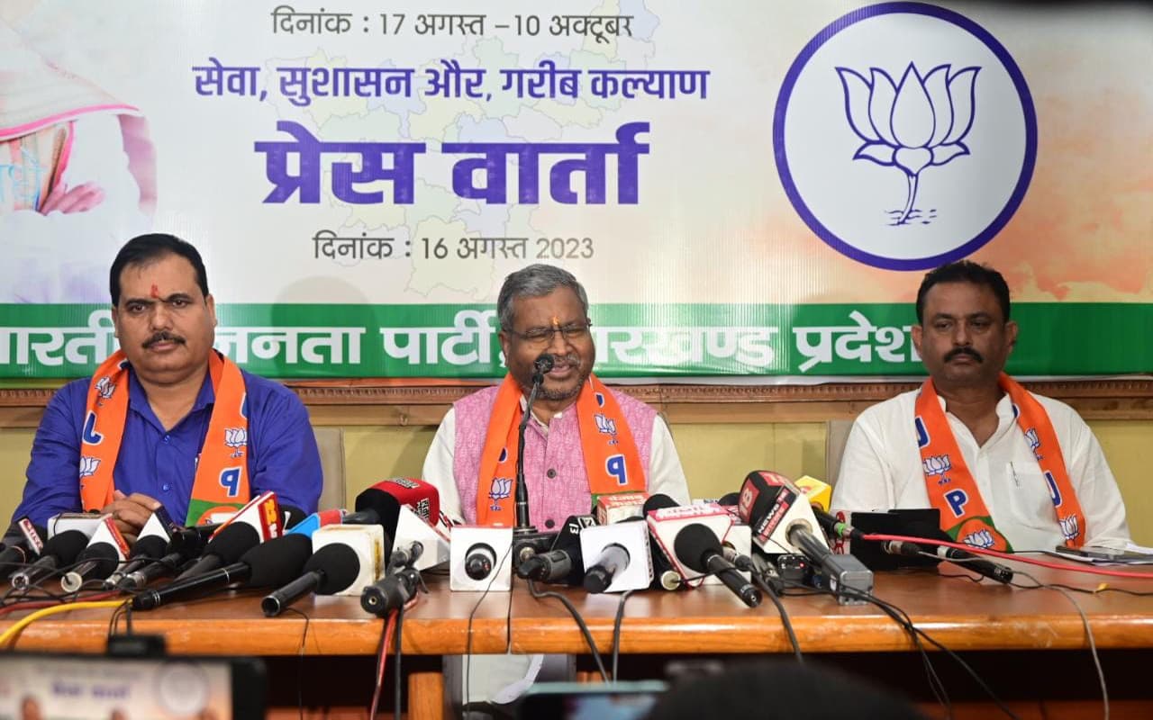 बाबूलाल मरांडी ने हेमंत साेरेन पर साधा निशाना, कहा- बेदाग हैं तो भागें नहीं, ईडी के सवालों का करें सामना