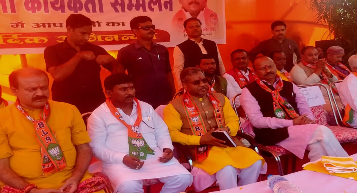 Jharkhand News: गढ़वा पहुंचे बाबूलाल मरांडी ने हेमंत सरकार पर साधा निशाना, बोले- राज्य में कानून व्यवस्था लचर